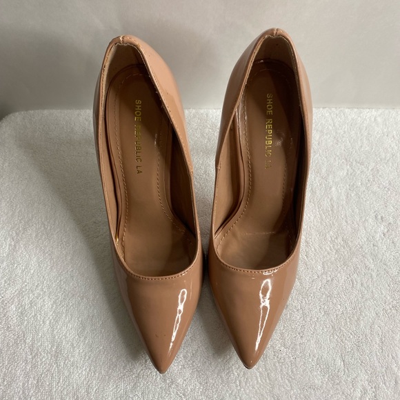 Shoe Republic LA
Paltrow Taupe Patent Leather Pumps/great con/Size 7.5 4.5 inch - Picture 5 of 9